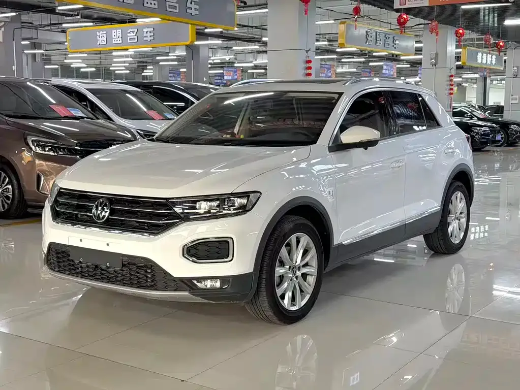 Volkswagen T-Roc — фото 1