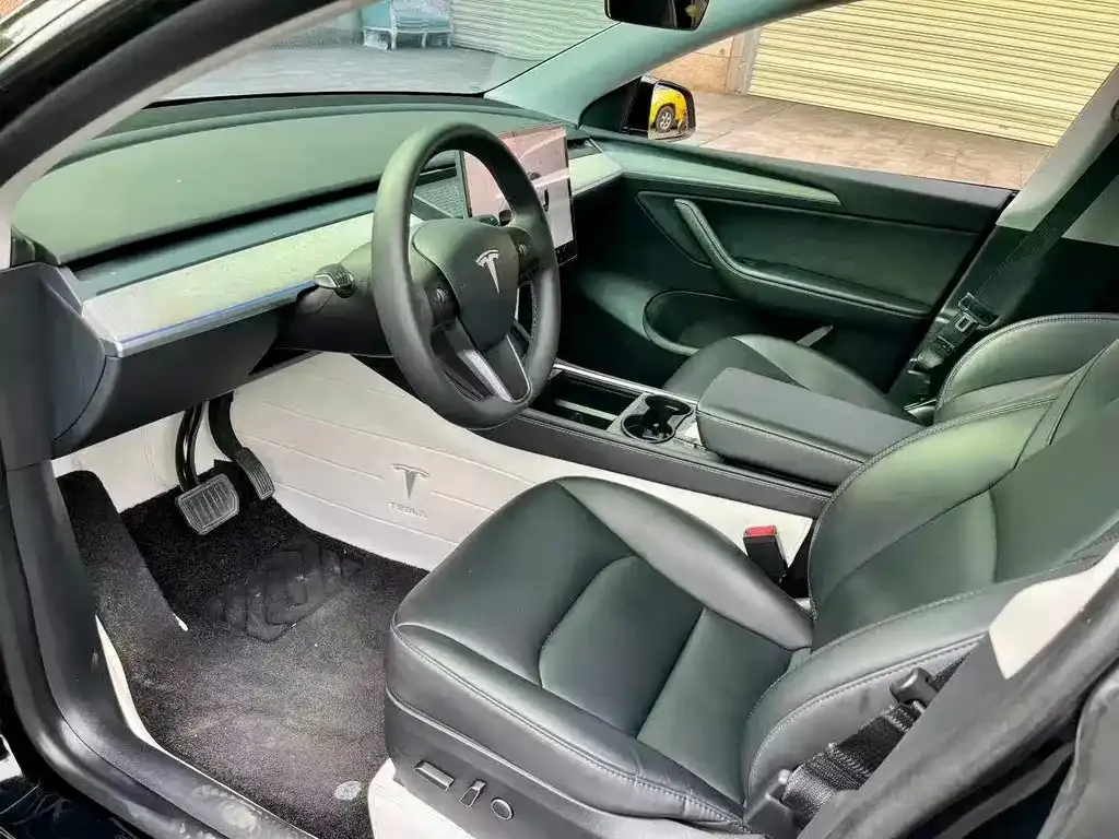 Tesla Model Y — фото 2