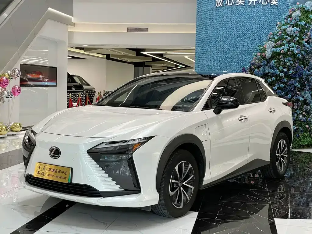 Lexus RZ — фото 1