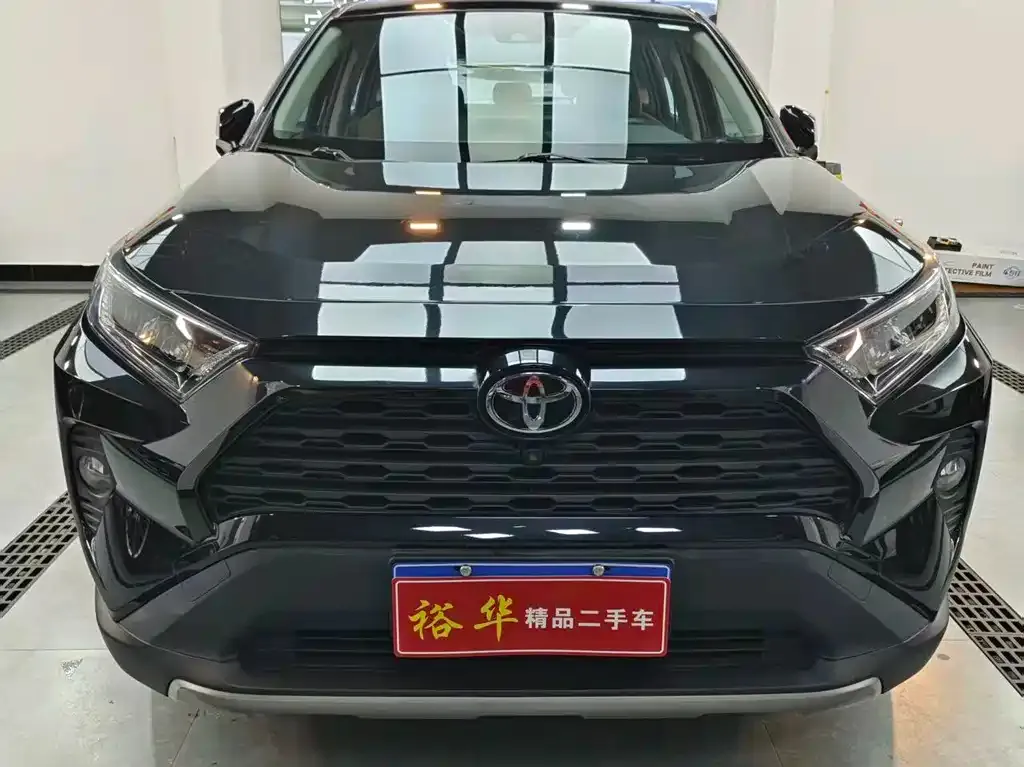 Toyota RAV4 — фото 10
