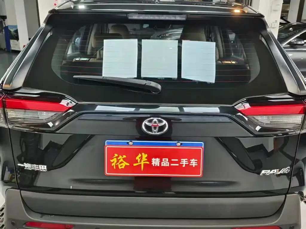 Toyota RAV4 — фото 9