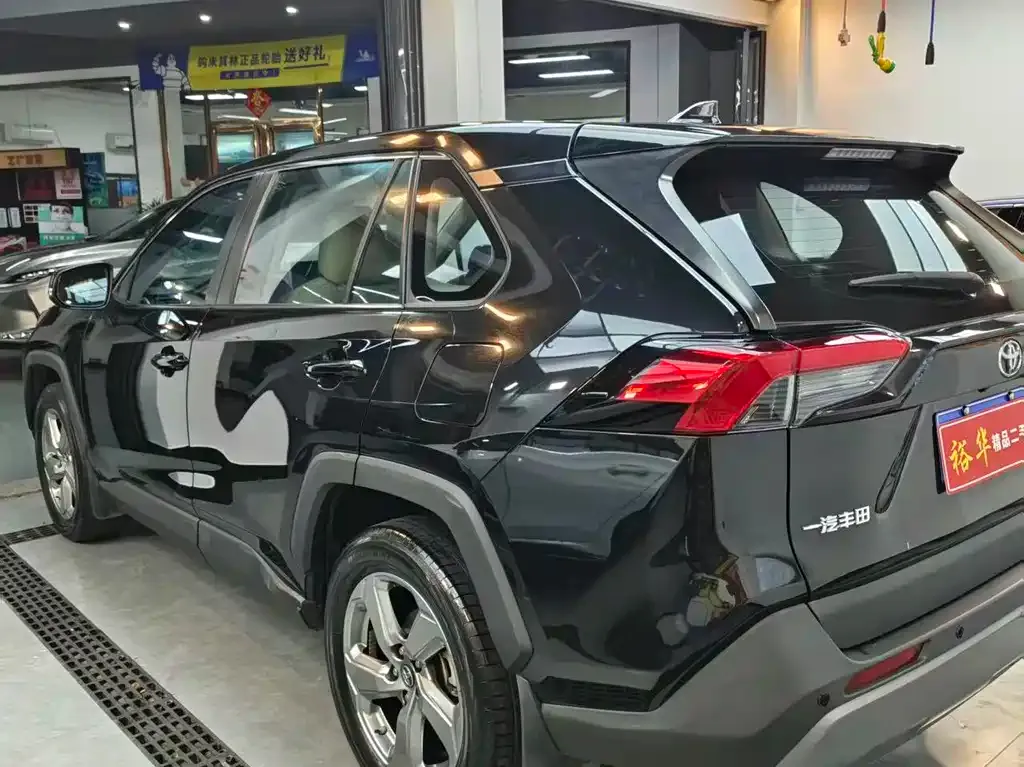 Toyota RAV4 — фото 2