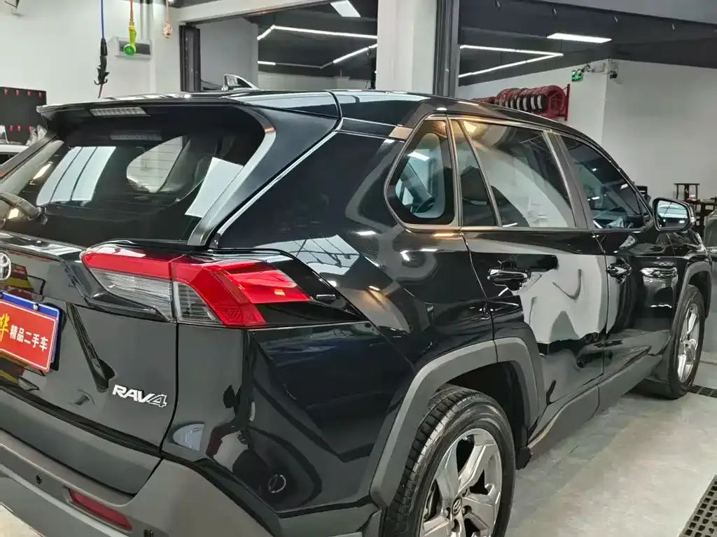 Toyota RAV4 — фото 5