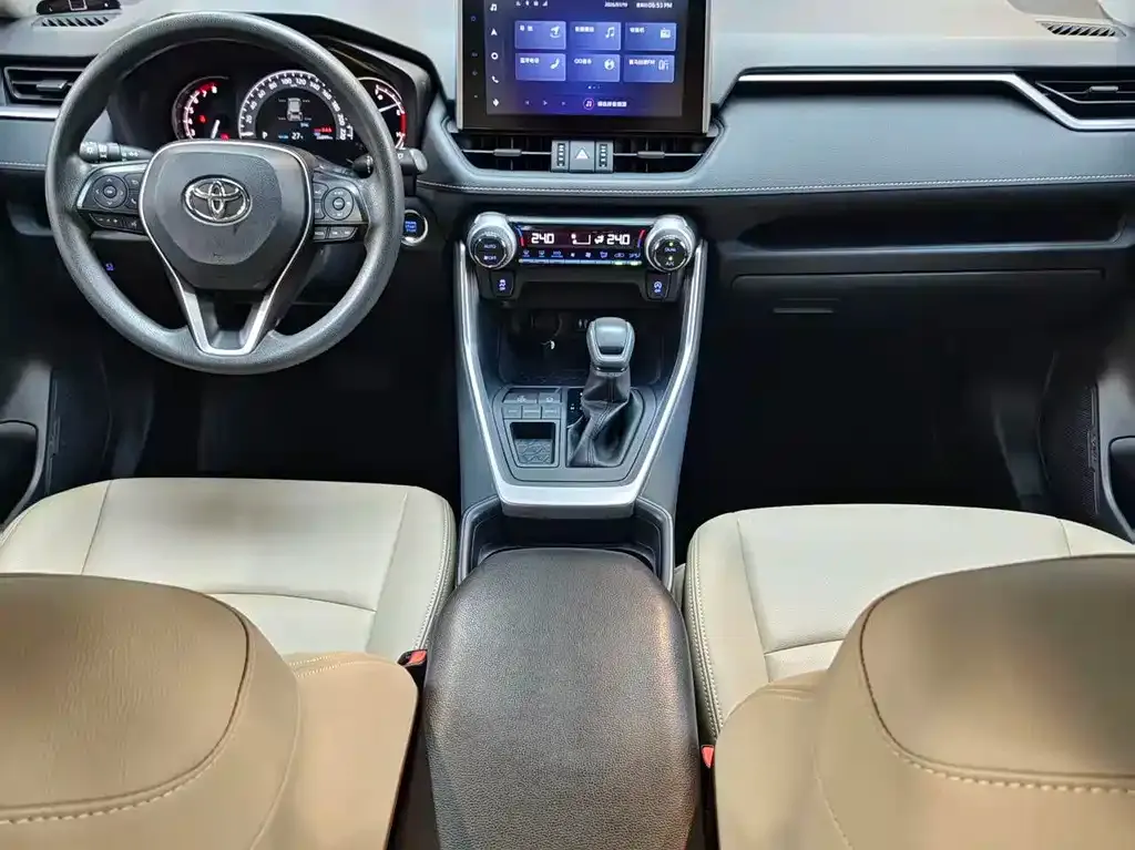 Toyota RAV4 — фото 7