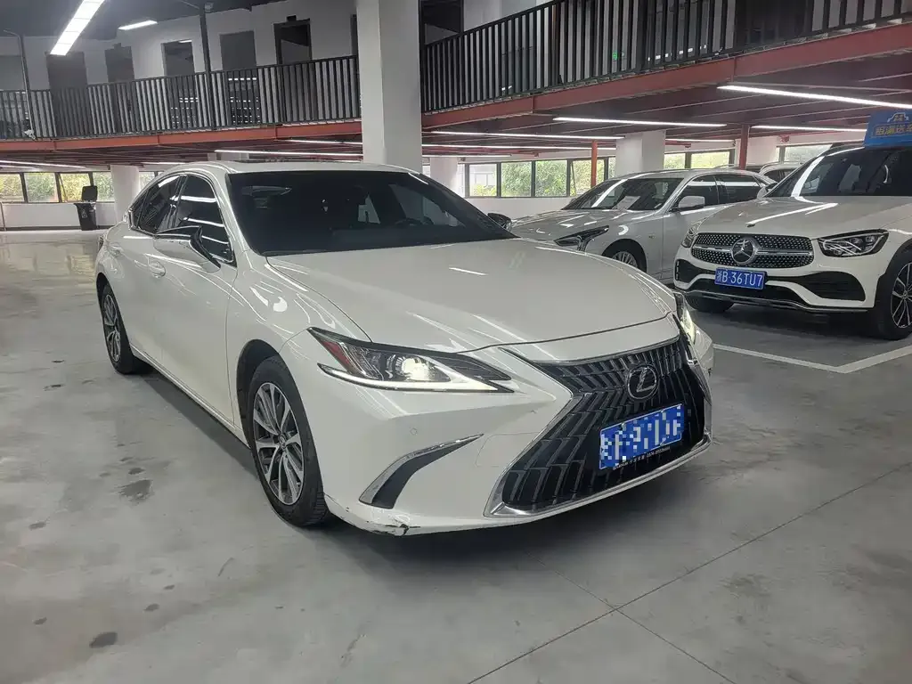 Lexus ES — фото 1