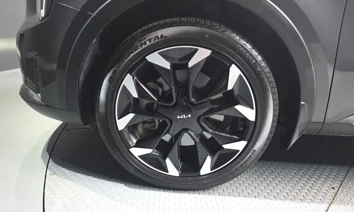 Kia Sorento — фото 9