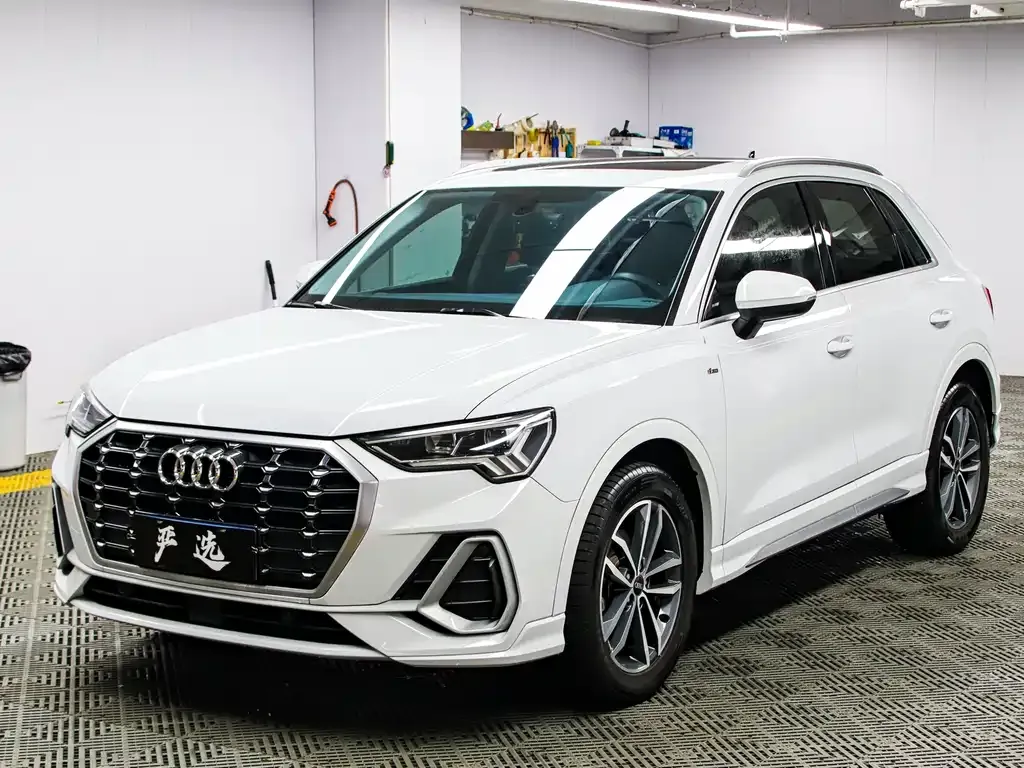 Audi Q3 — фото 1