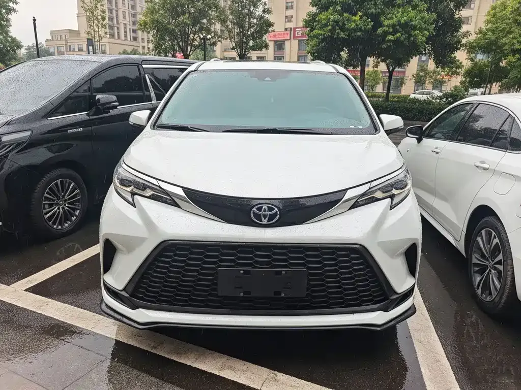 Toyota Granvia — фото 7