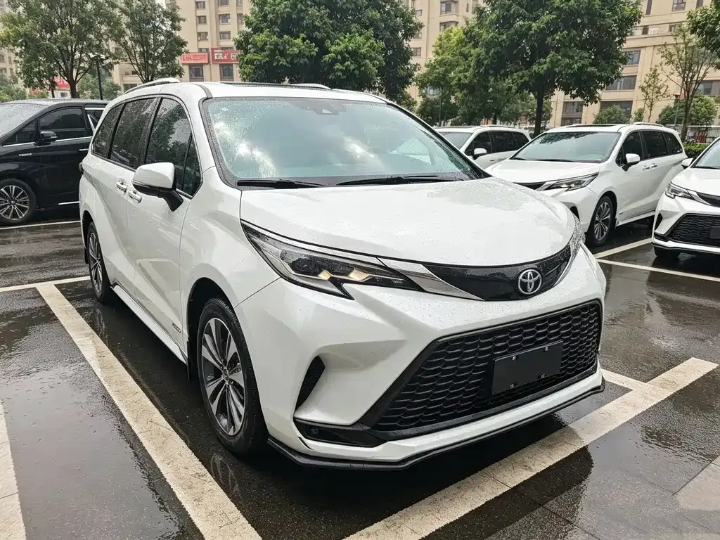 Toyota Granvia — фото 8