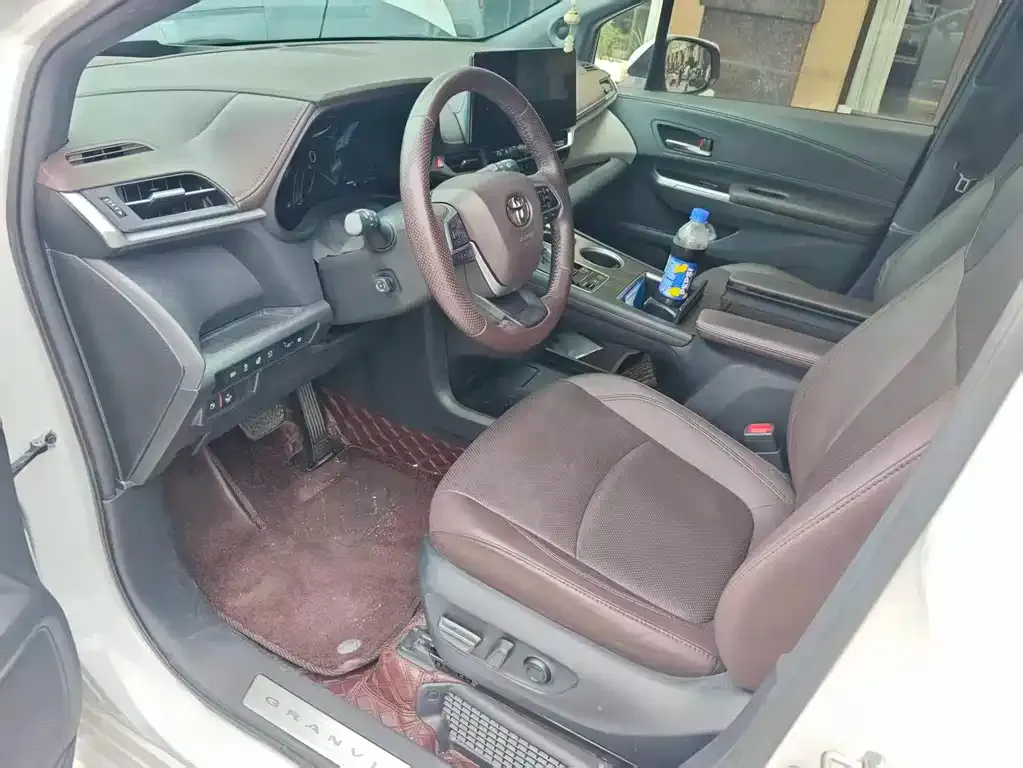 Toyota Granvia — фото 3