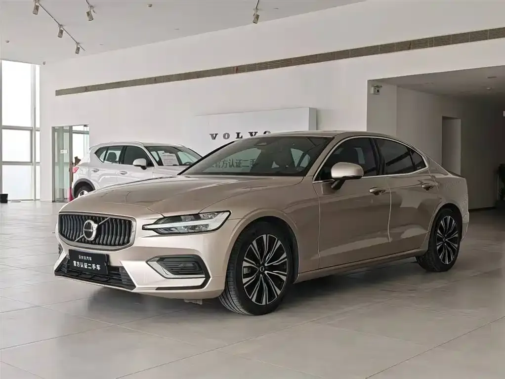 Volvo S60 — фото 1