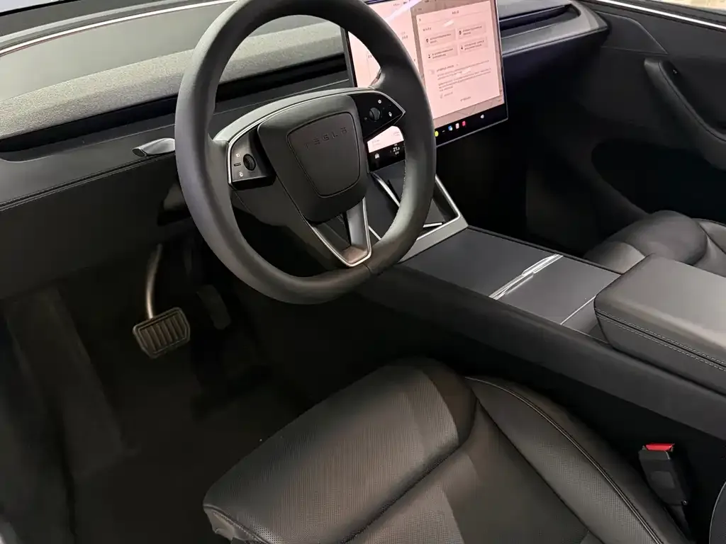 Tesla Model Y L — фото 8