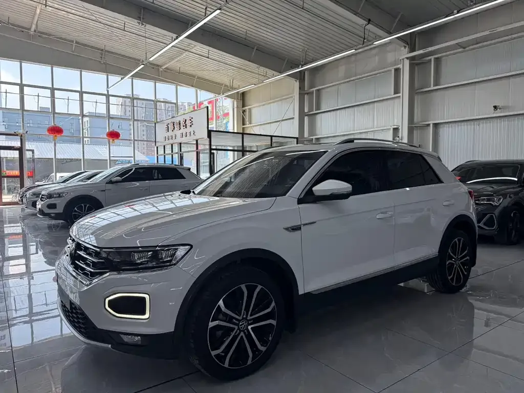 Volkswagen T-Roc — фото 1