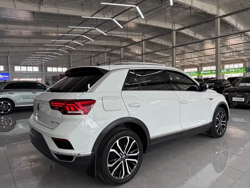 Volkswagen T-Roc — фото 10
