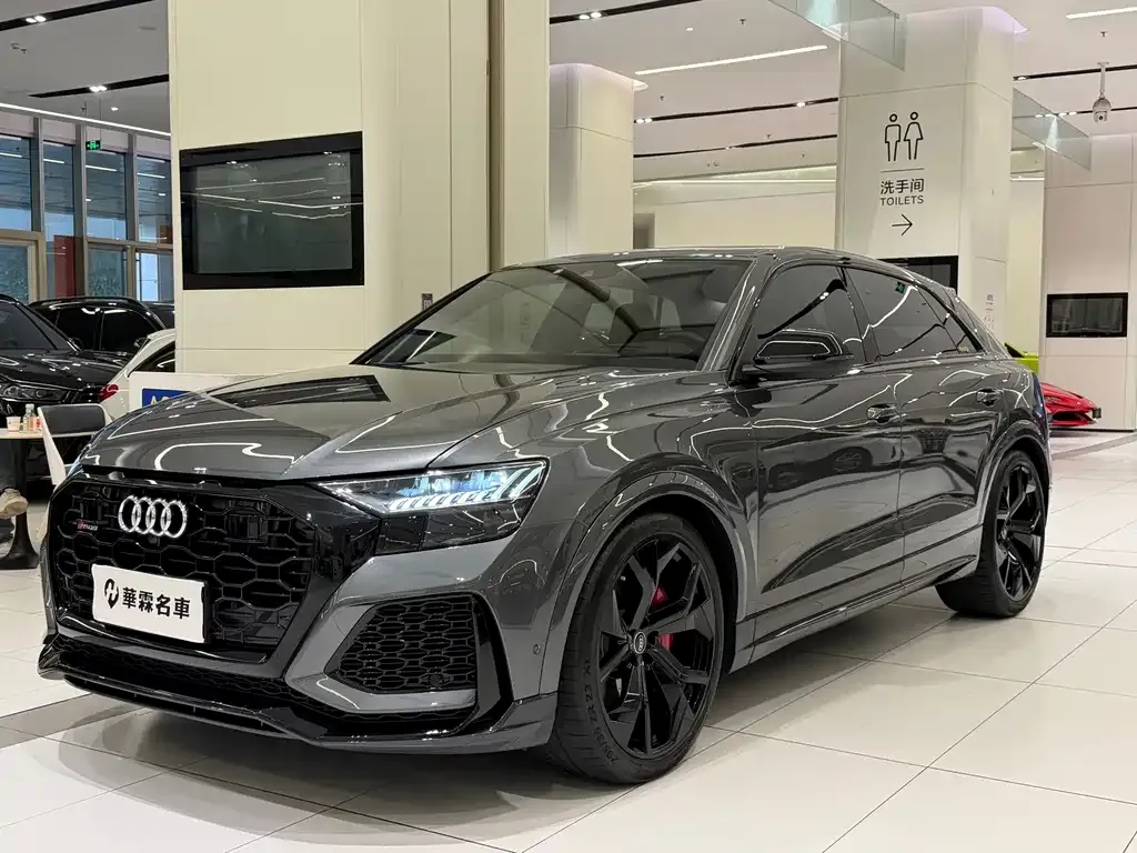 Audi RS Q8 — фото 1