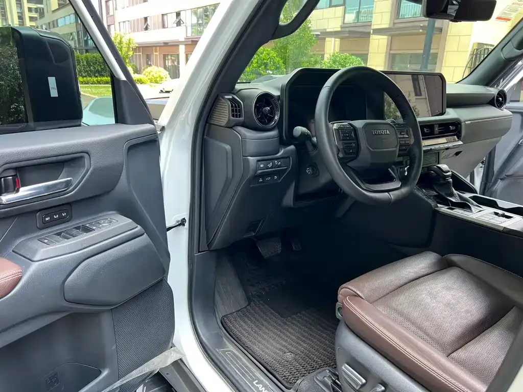 Toyota Prado — фото 6