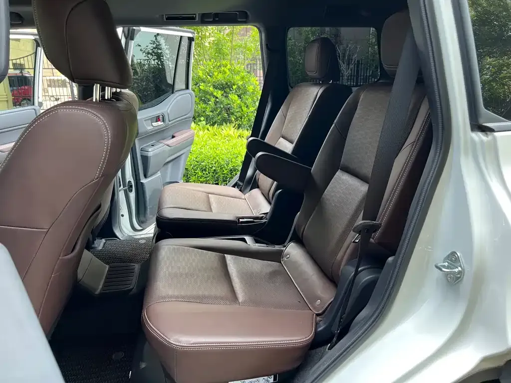 Toyota Prado — фото 2