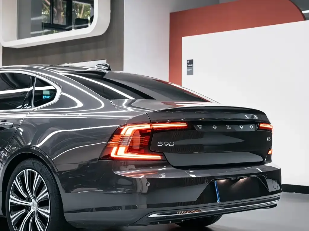 Volvo S90 — фото 6