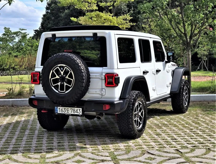 Jeep Wrangler — фото 6