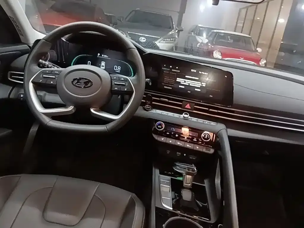 Hyundai Elantra — фото 9