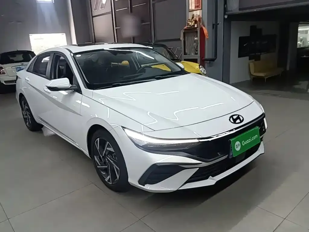 Hyundai Elantra — фото 3