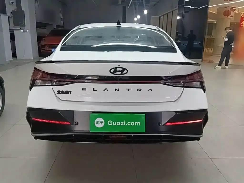Hyundai Elantra — фото 2