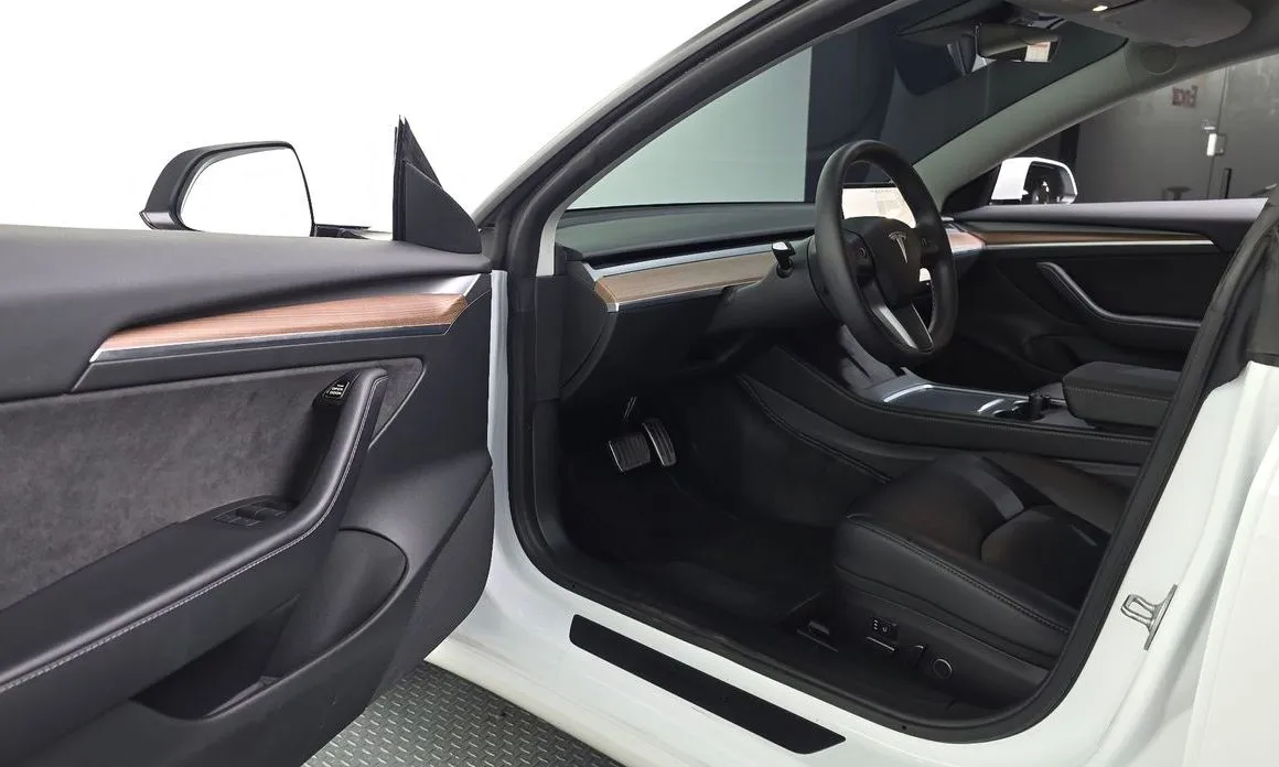 Tesla Model 3 — фото 10