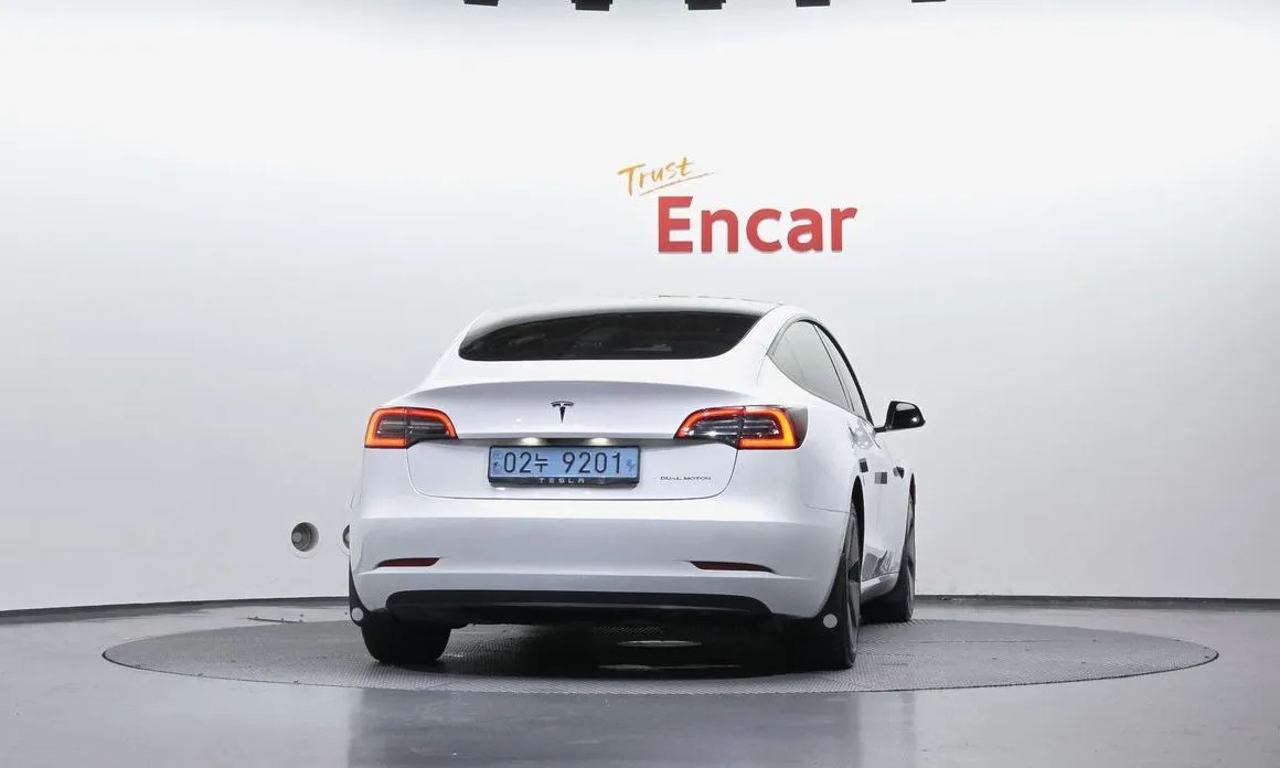Tesla Model 3 — фото 3