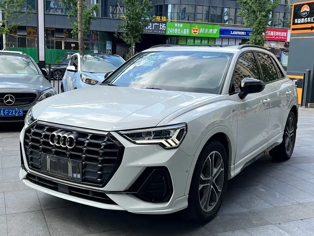 Audi Q3 — фото 1