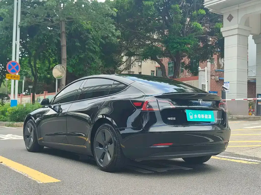 Tesla Model 3 — фото 6