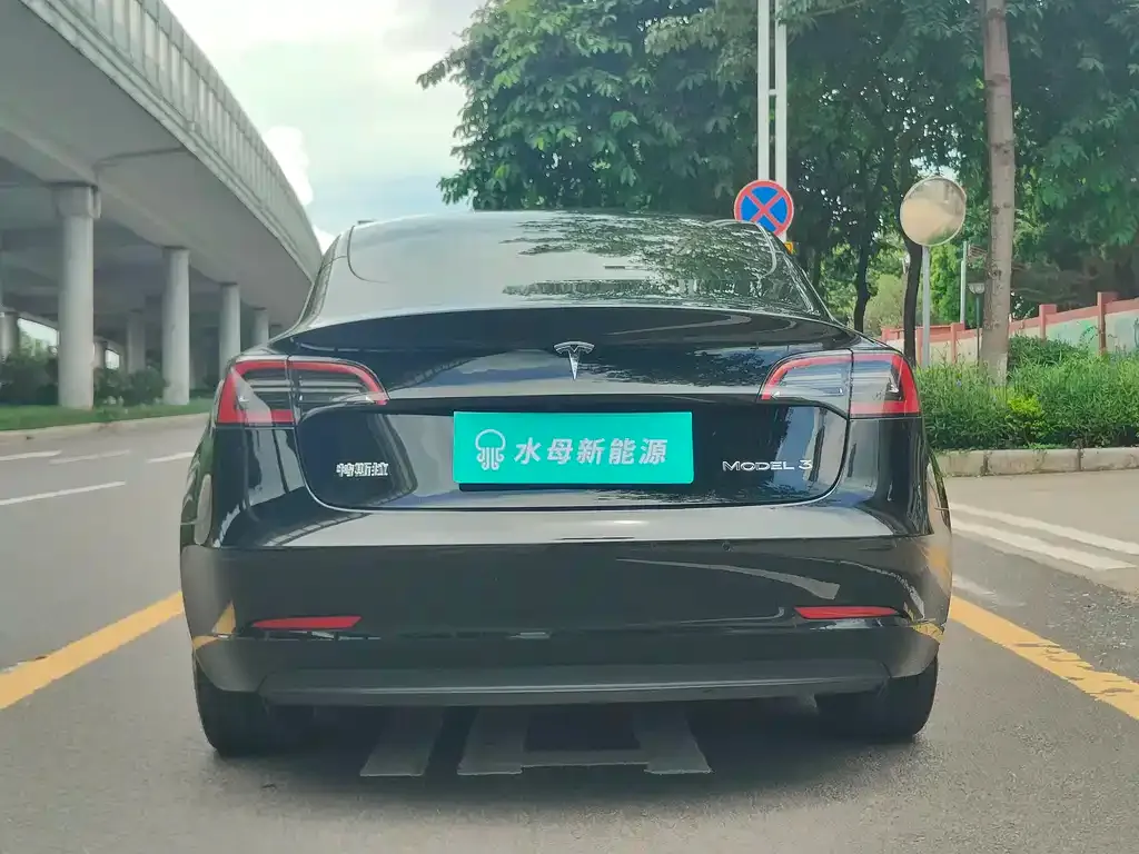 Tesla Model 3 — фото 10