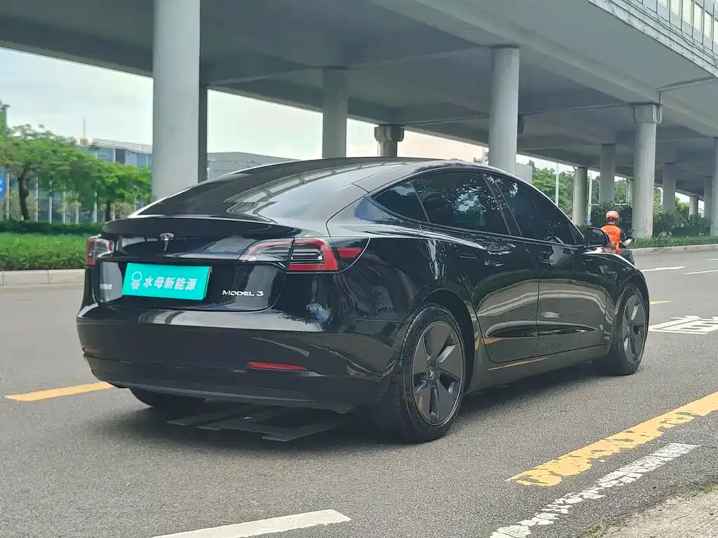 Tesla Model 3 — фото 4