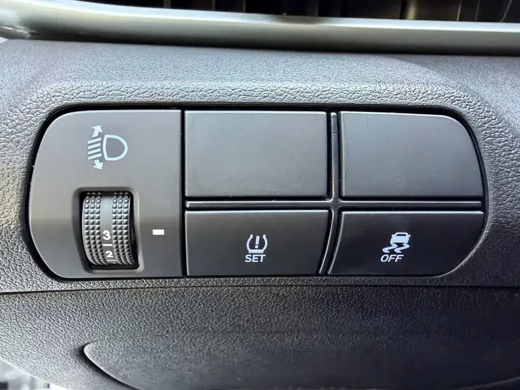Hyundai Elantra — фото 9