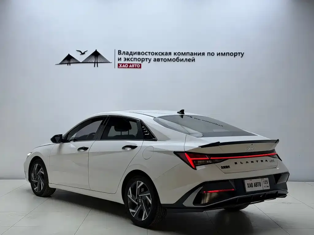 Hyundai Elantra — фото 2