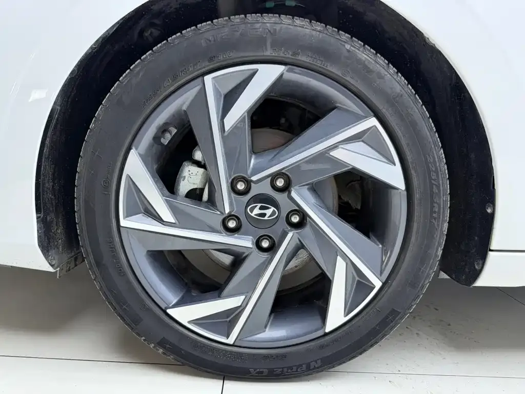 Hyundai Elantra — фото 7