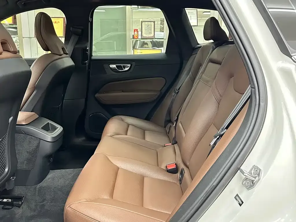 Volvo XC60 — фото 2