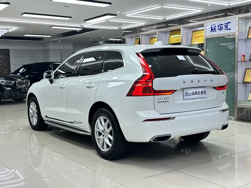 Volvo XC60 — фото 6