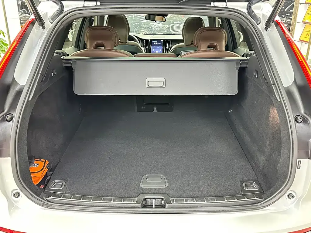 Volvo XC60 — фото 10