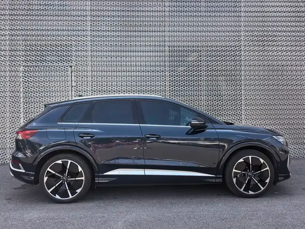 Audi Q4 e-tron — фото 10