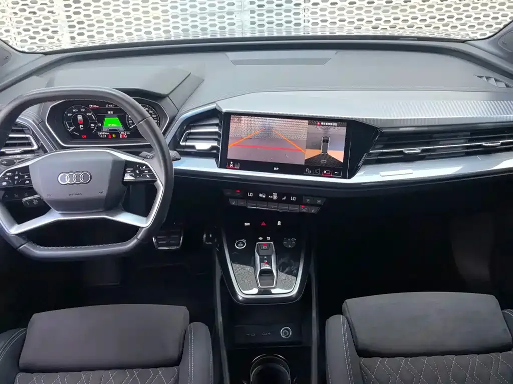 Audi Q4 e-tron — фото 6