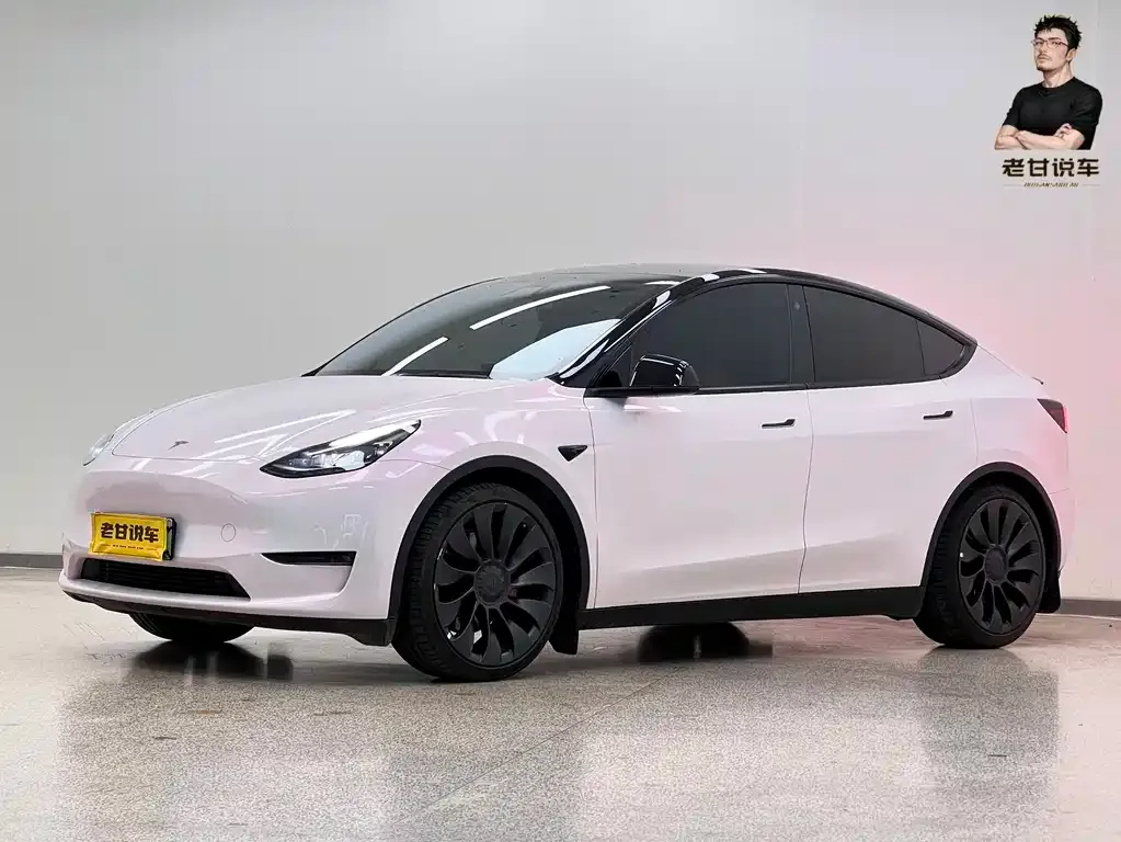 Tesla Model Y — фото 1