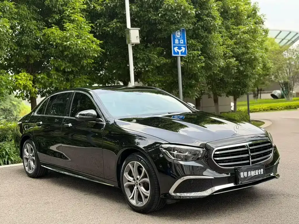 Mercedes-Benz E-Class — фото 2