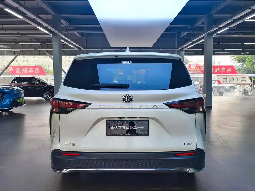 Toyota Granvia 2024 из CN, фото 3