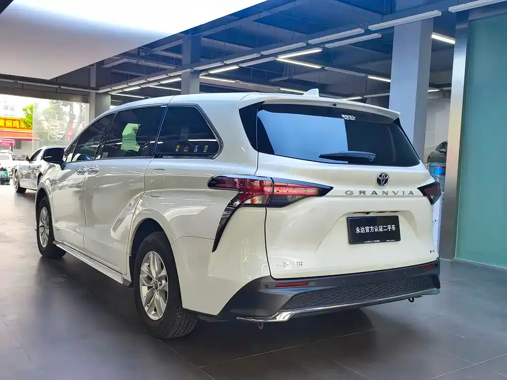 Toyota Granvia 2024 из CN, фото 7