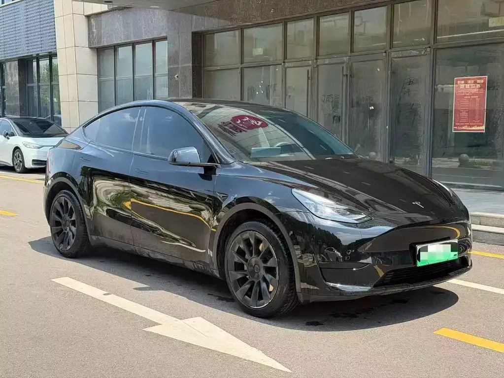 Tesla Model Y — фото 9