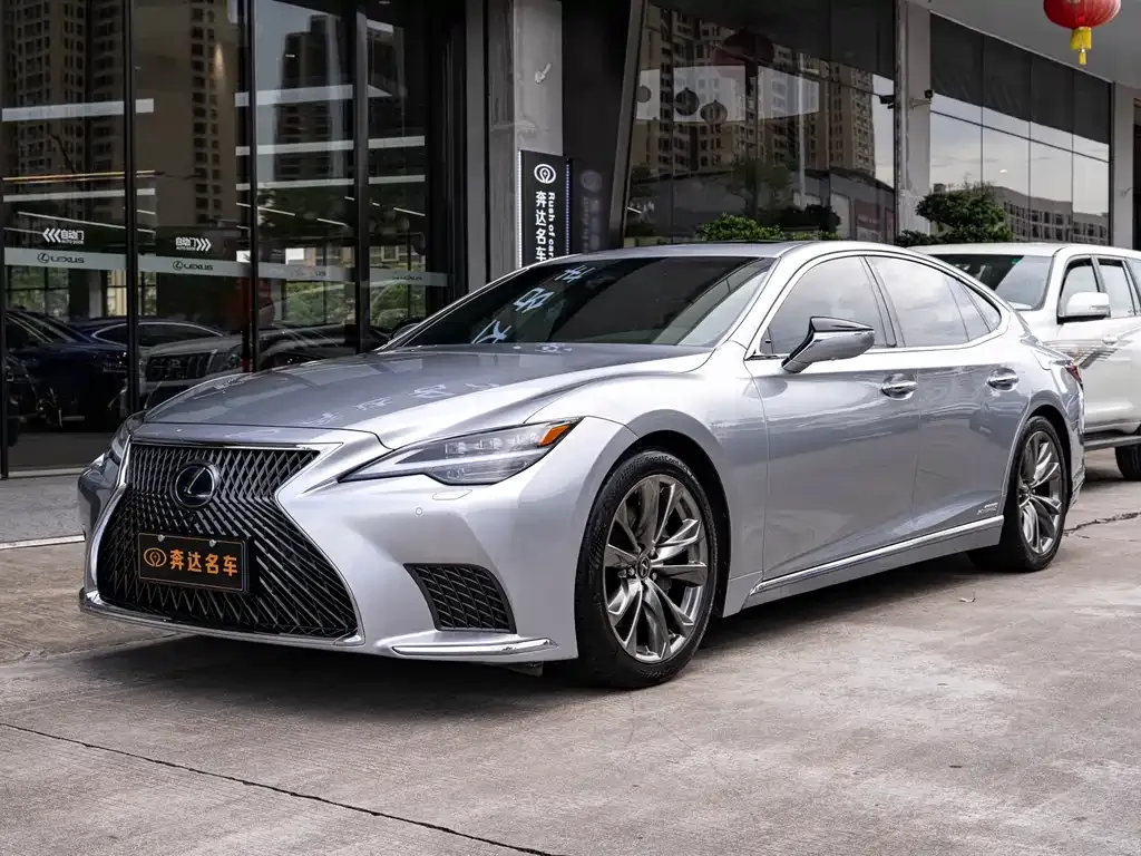 Lexus LS — фото 1