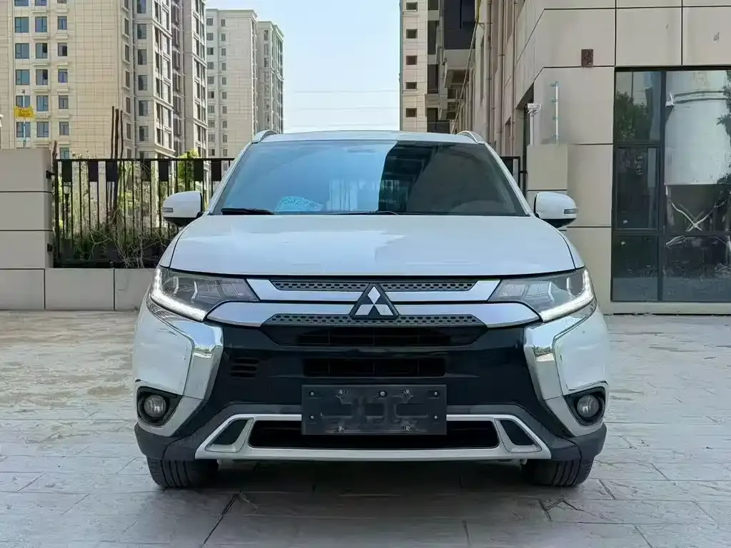 Mitsubishi Outlander — фото 7
