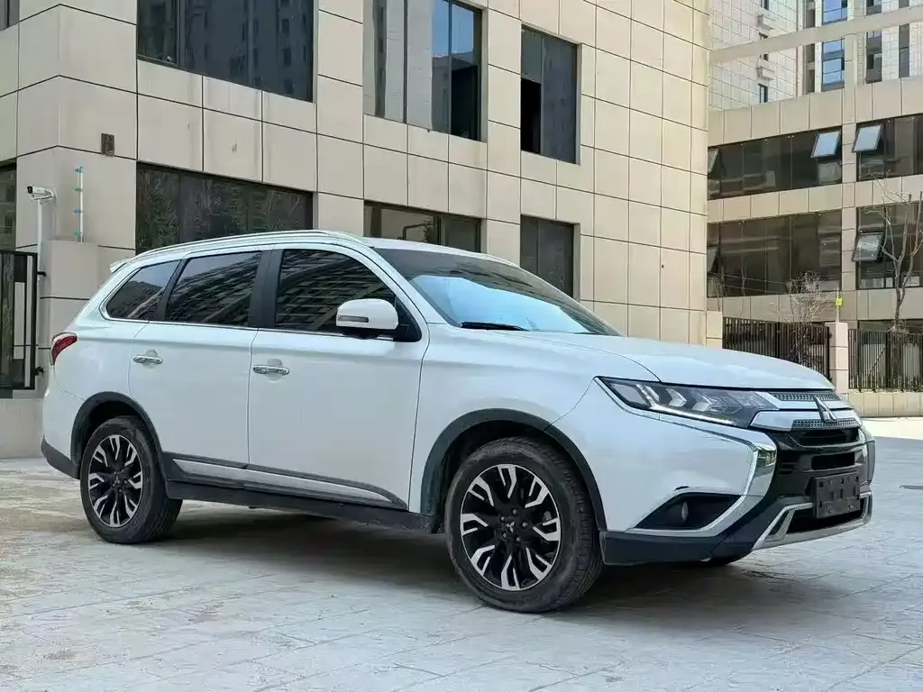 Mitsubishi Outlander — фото 4