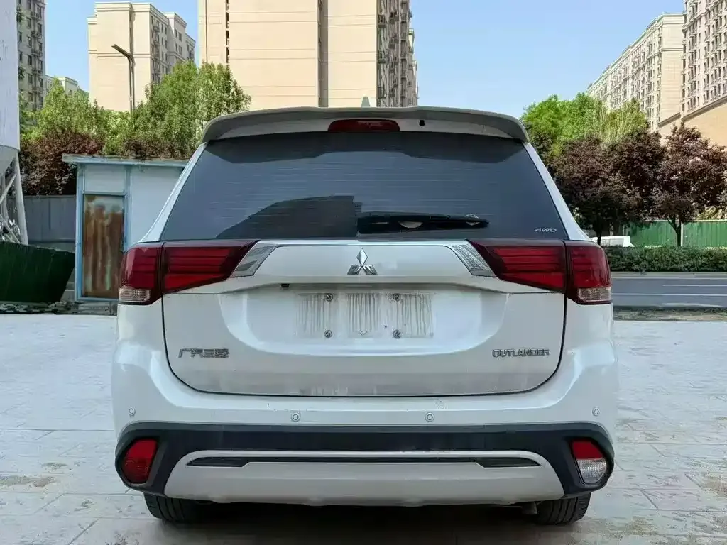Mitsubishi Outlander — фото 2