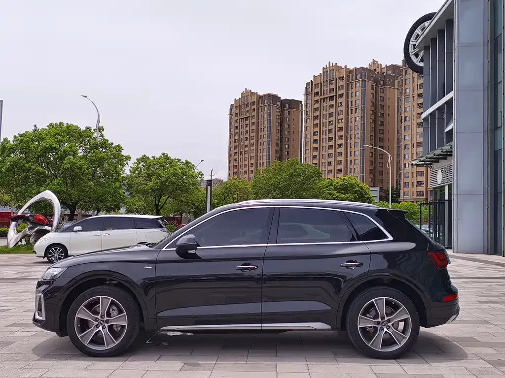 Audi Q5L 2021 из CN, фото 2